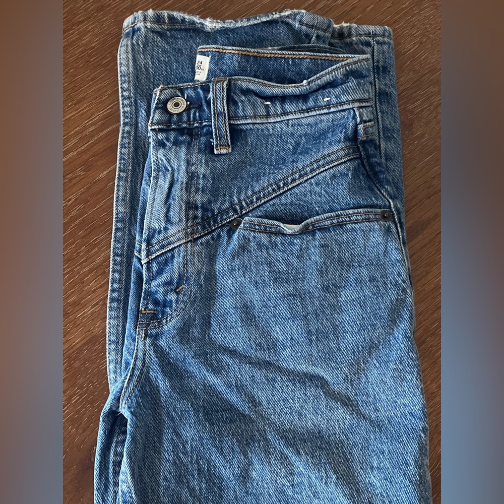 Abercrombie & Fitch The 90s Straight Ultra High Rise Medium Wash Jeans